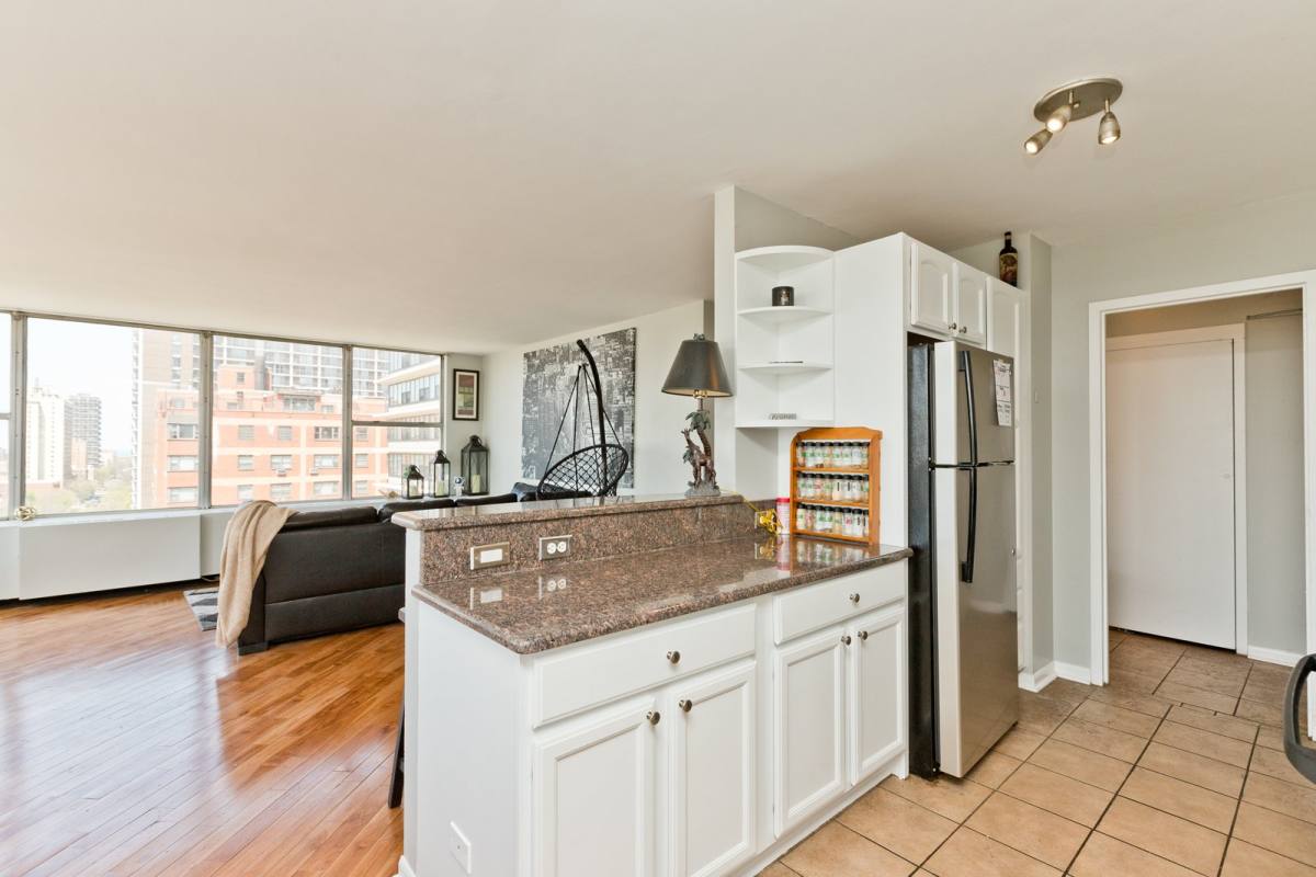 Apartment for rent at 5757 N Sheridan #11, Chicago, IL 60660