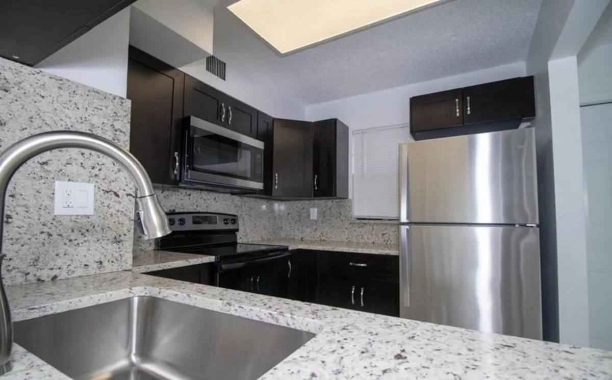 Apartment for rent at 11430 NW 45th St 11432, Coral Springs, FL 33065