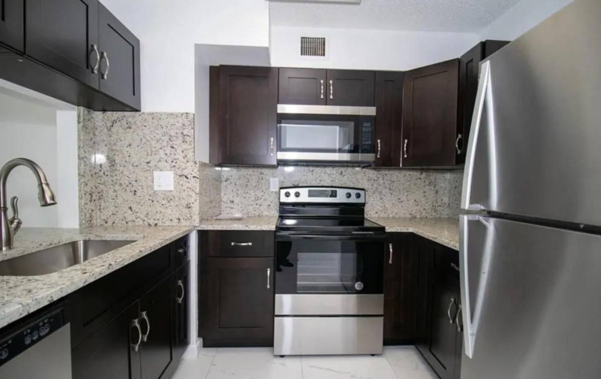 Apartment for rent at 11430 NW 45th St 11432, Coral Springs, FL 33065