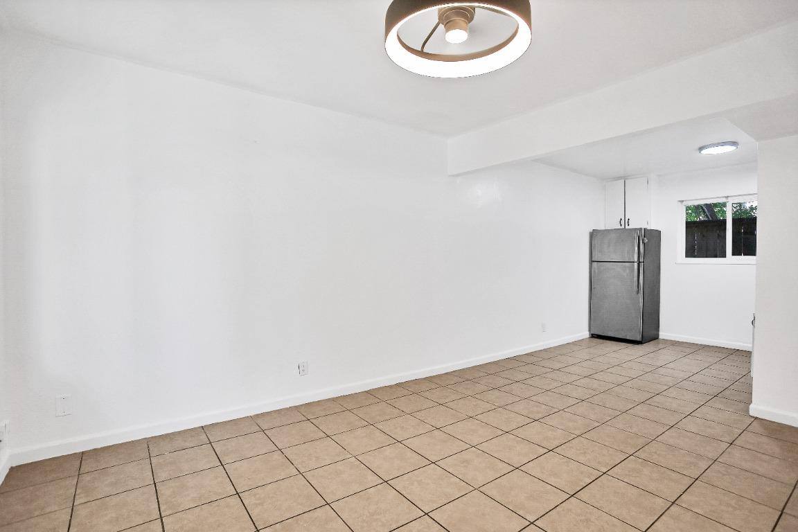 Apartment for rent at 132 W 18th St #3, Merced, CA 95340