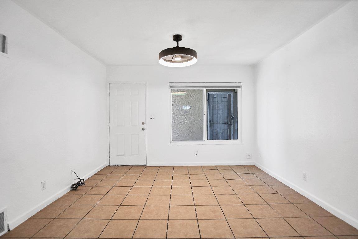 Apartment for rent at 132 W 18th St #3, Merced, CA 95340