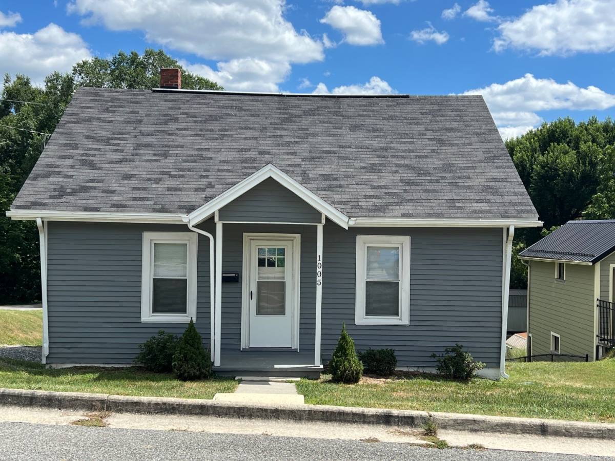 House for rent at 1005 W N St, Wytheville, VA 24382