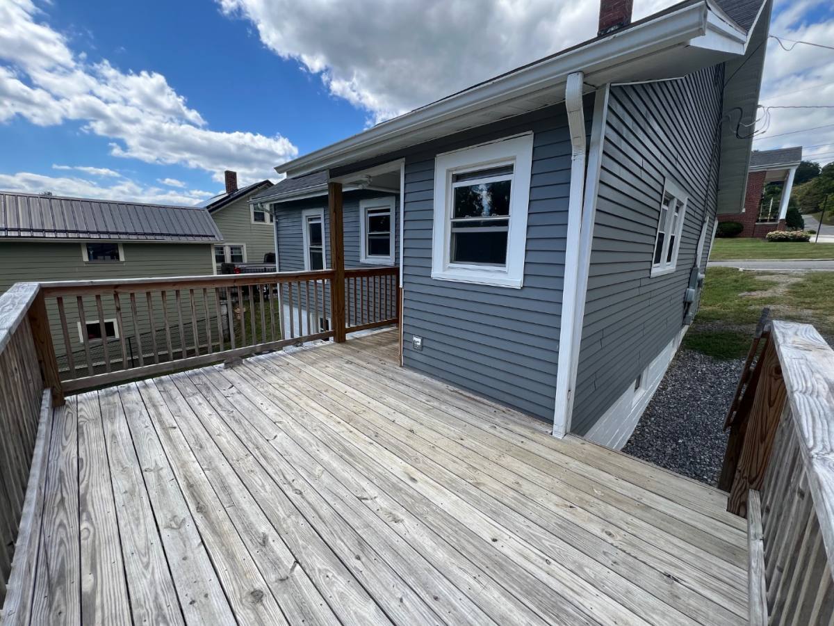 House for rent at 1005 W N St, Wytheville, VA 24382