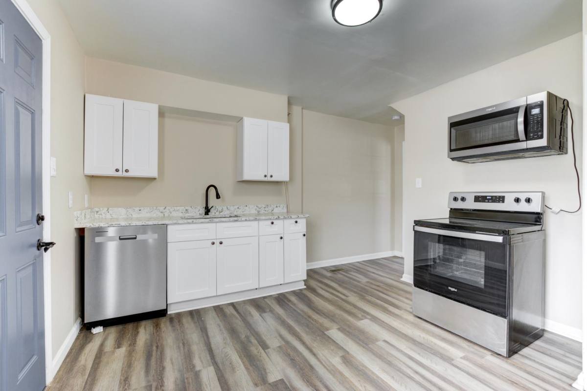 Townhouse for rent at 486 S James Rd, Columbus, OH 43213