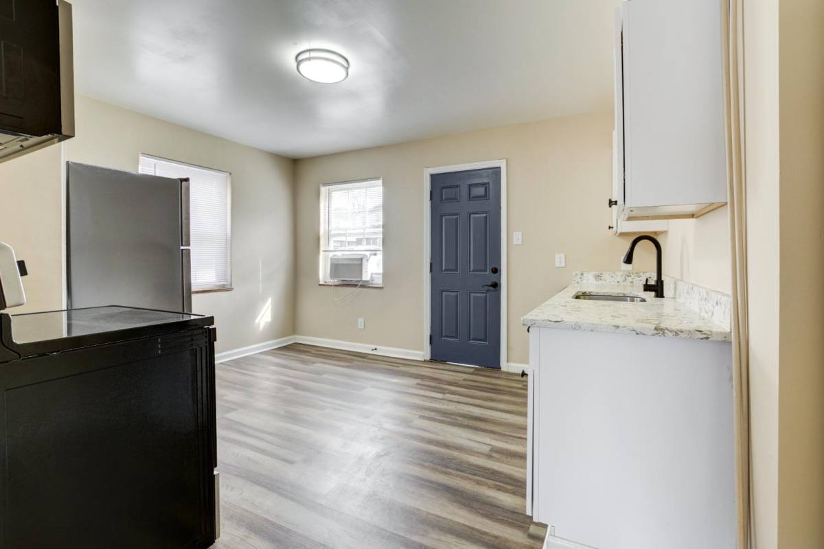 Townhouse for rent at 486 S James Rd, Columbus, OH 43213