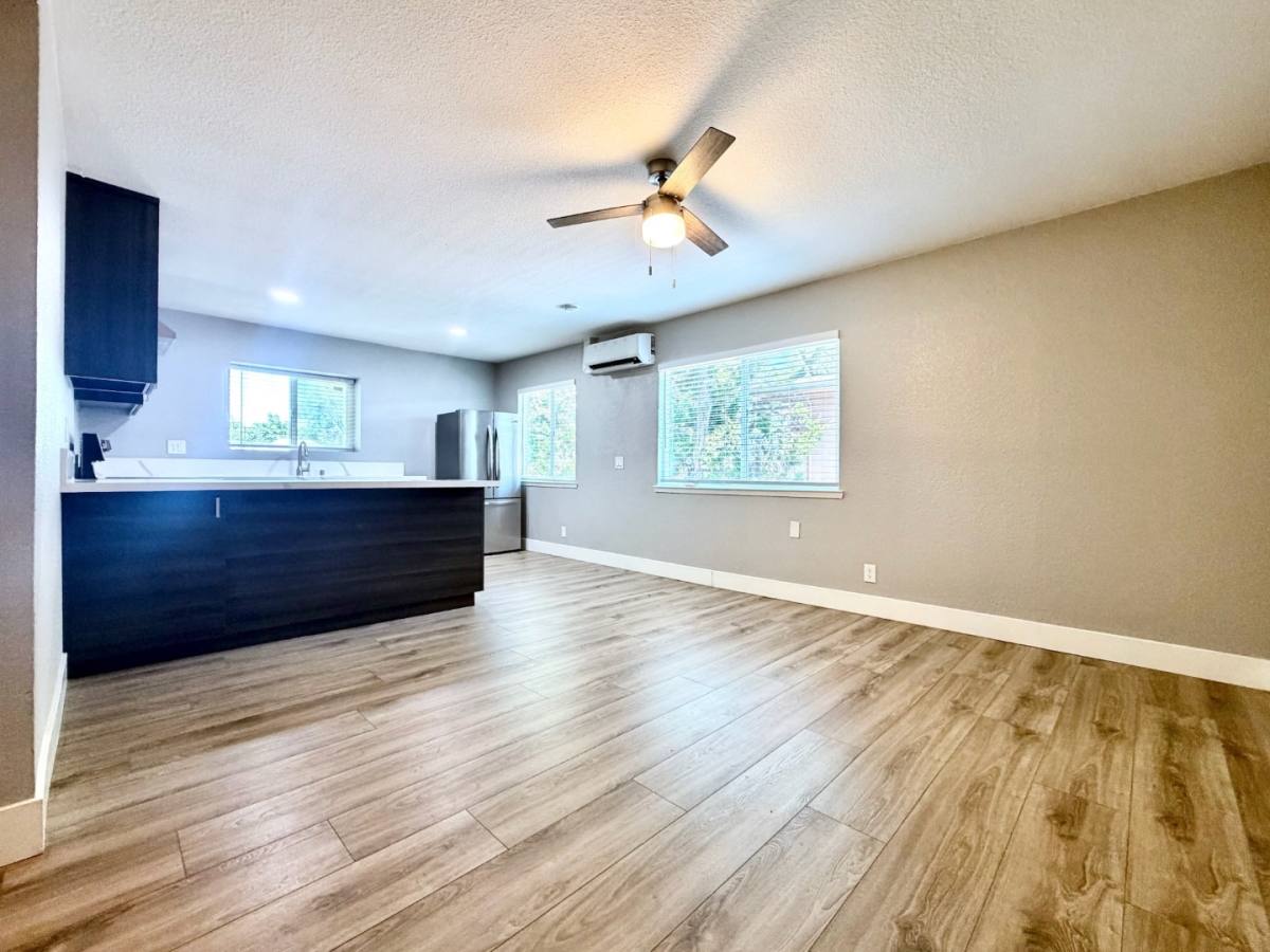 Apartment for rent at 1122 T St #5, Sacramento, CA 95818