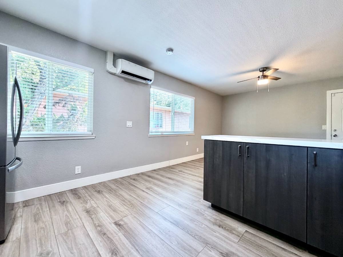 Apartment for rent at 1122 T St #5, Sacramento, CA 95818