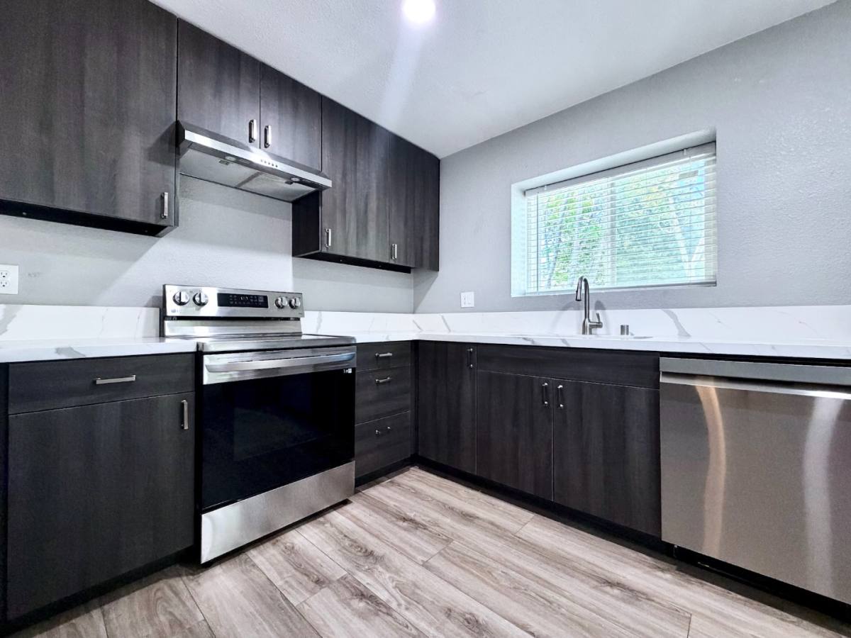 Apartment for rent at 1122 T St #5, Sacramento, CA 95818