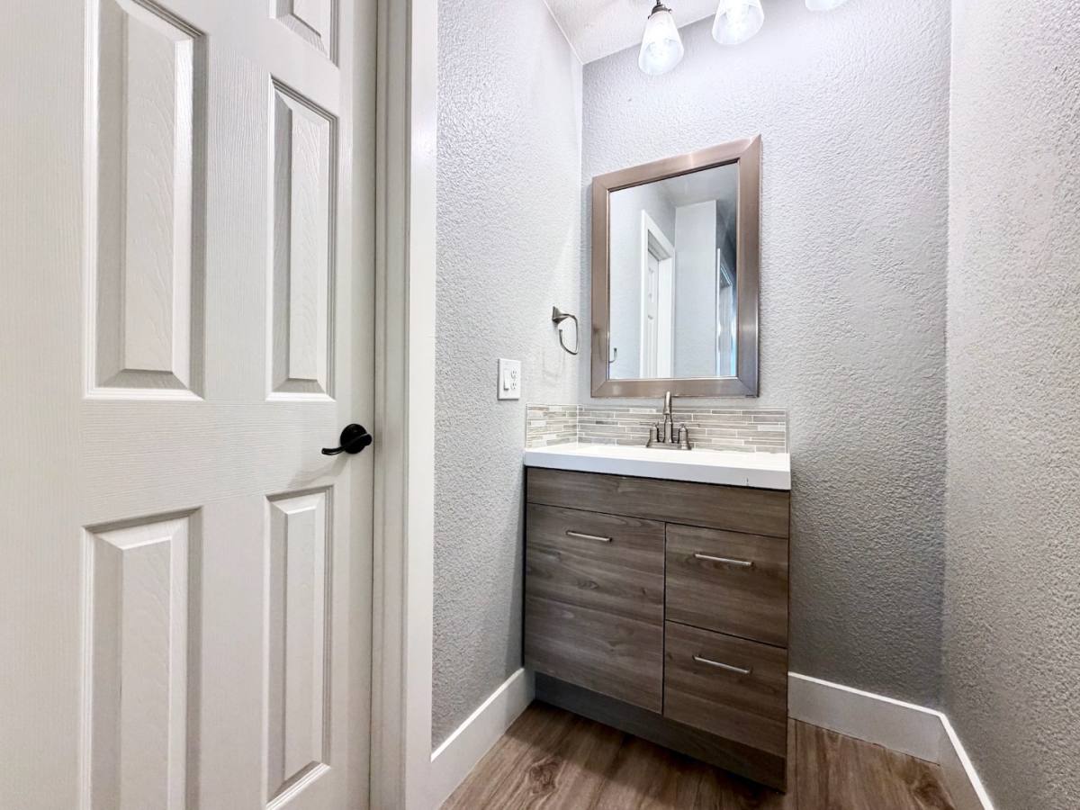 Apartment for rent at 1122 T St #5, Sacramento, CA 95818