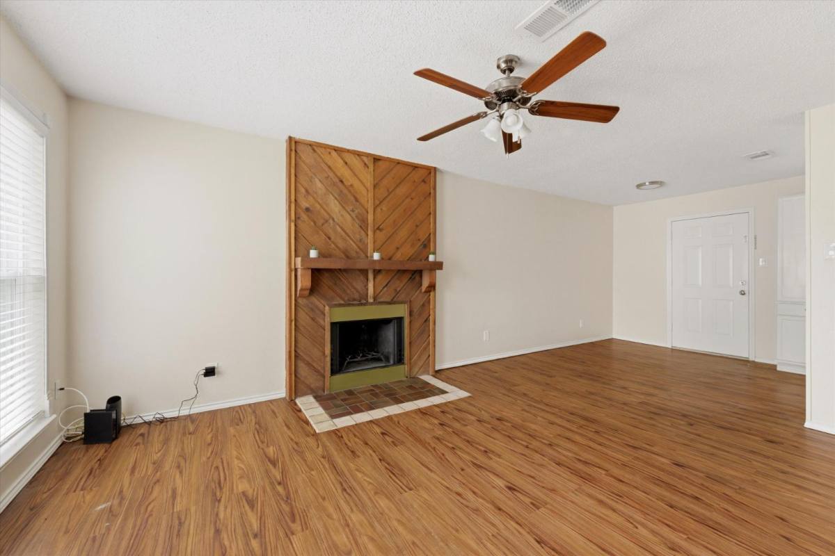 Apartment for rent at 401 N 7th St C, Midlothian, TX 76065