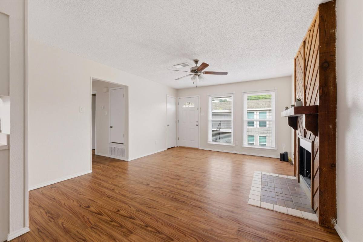 Apartment for rent at 401 N 7th St C, Midlothian, TX 76065