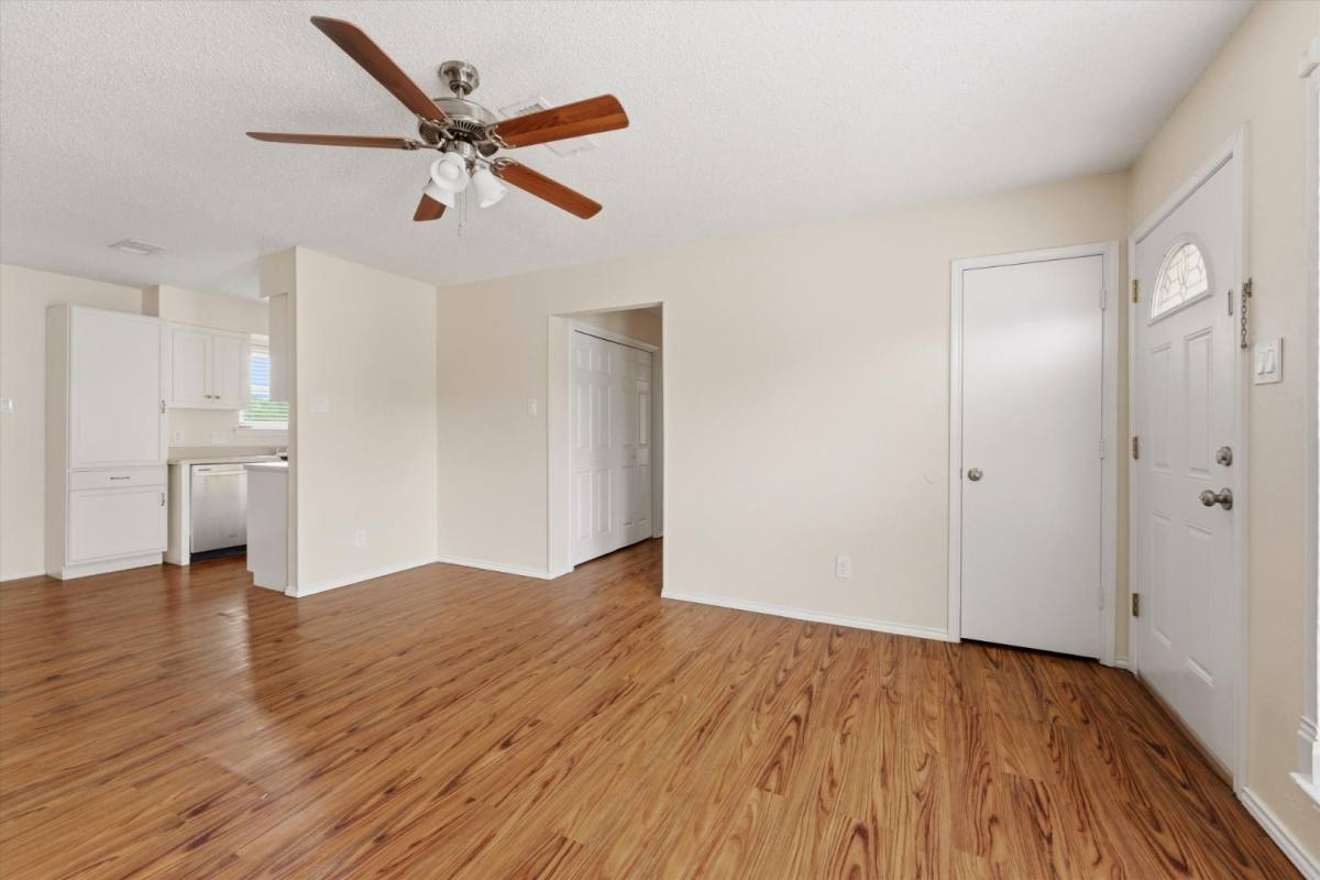 Apartment for rent at 401 N 7th St C, Midlothian, TX 76065