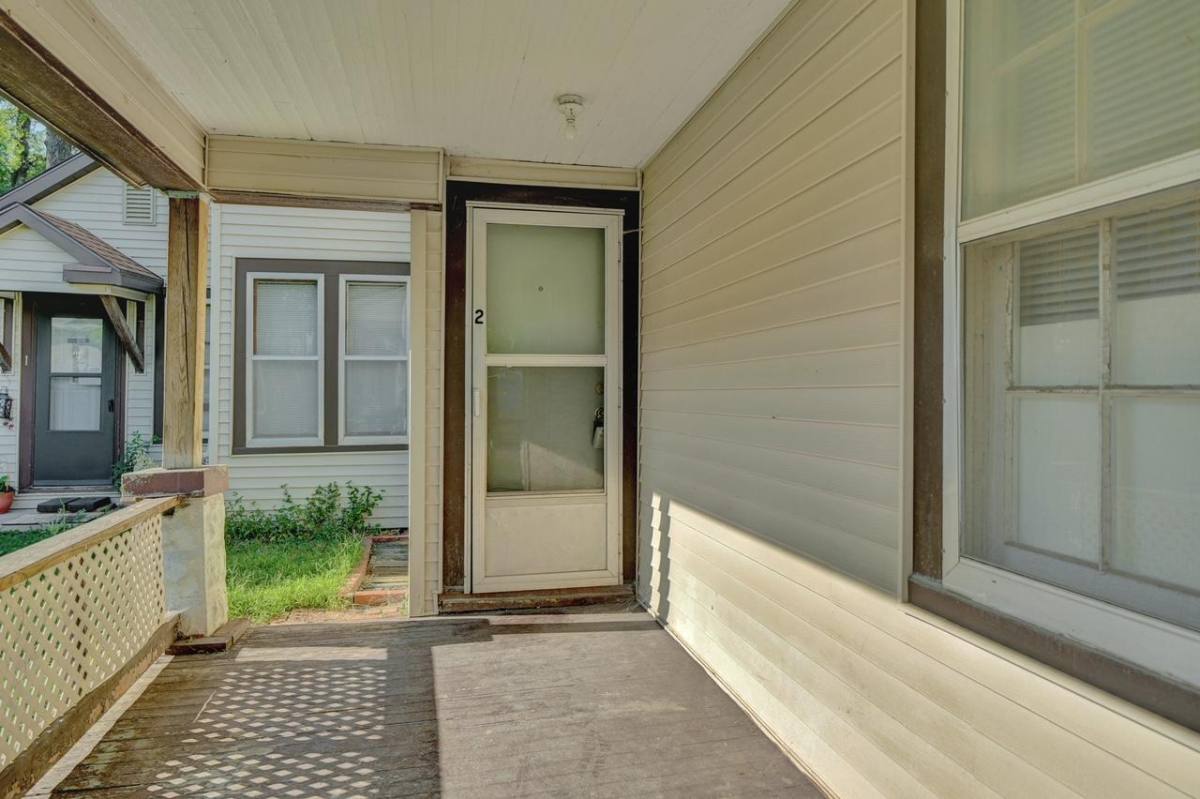 Apartment for rent at 2411 Q St #2, Lincoln, NE 68503