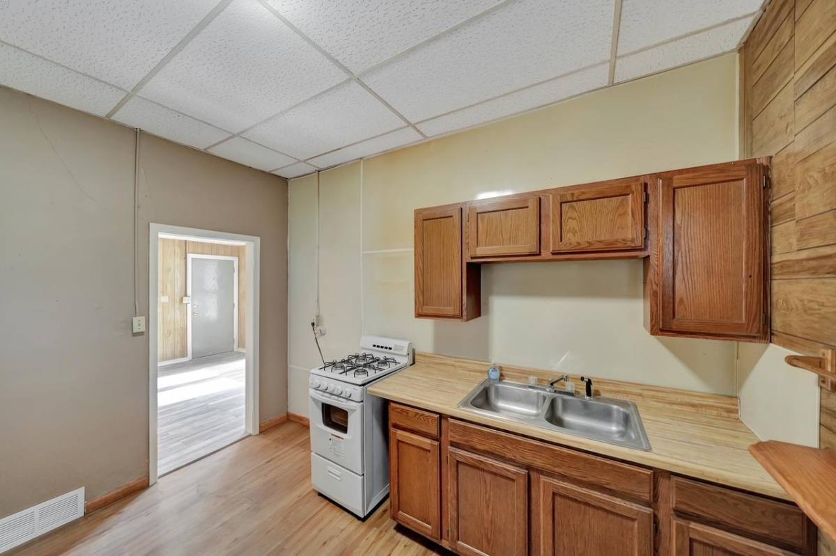 Apartment for rent at 2411 Q St #2, Lincoln, NE 68503