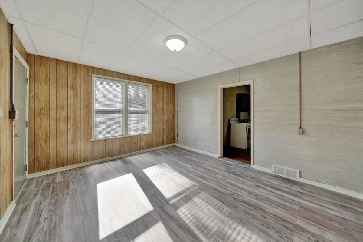 Apartment for rent at 2411 Q St #2, Lincoln, NE 68503
