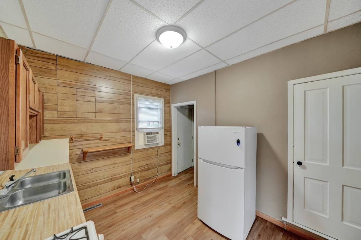 Apartment for rent at 2411 Q St #2, Lincoln, NE 68503