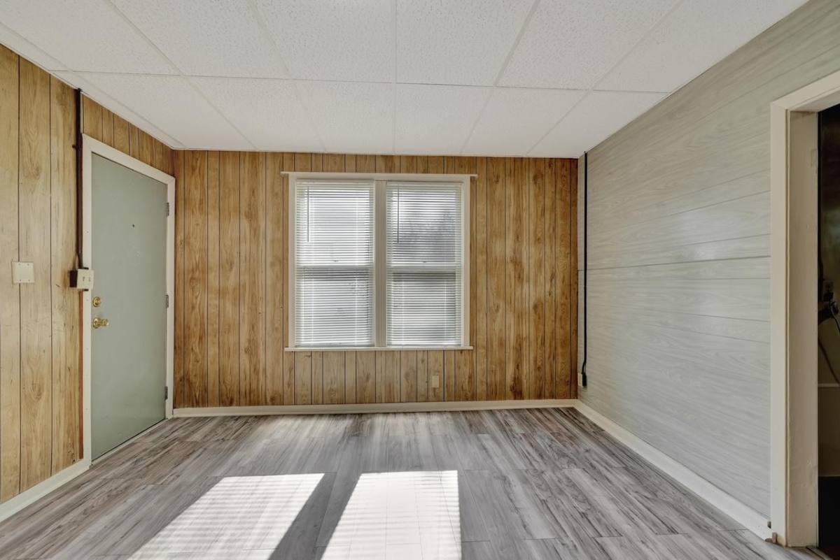 Apartment for rent at 2411 Q St #2, Lincoln, NE 68503