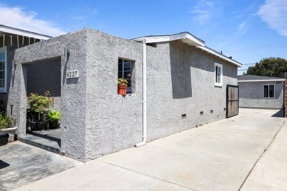 Apartment for rent at 4227 W 173rd St, Torrance, CA 90504