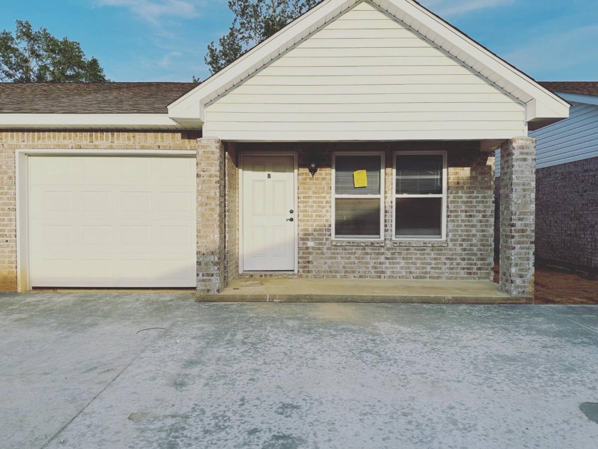 Apartment for rent at 14083 John Clark Rd #A, Gulfport, MS 39503