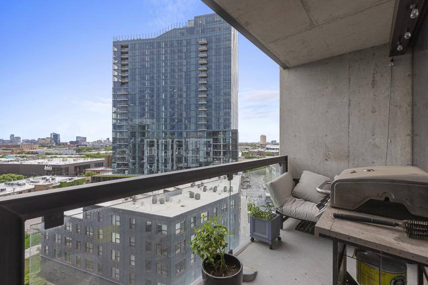 Apartment for rent at 860 W Blackhawk St #908, Chicago, IL 60642