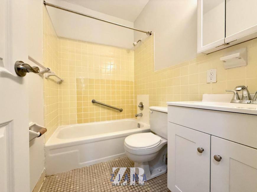 Apartment for rent at 152 Parkside Ave #4H, Brooklyn, NY 11226