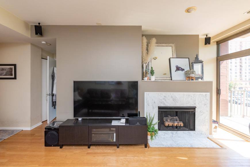 Condo for rent at 400 N Clinton #307, Chicago, IL 60654