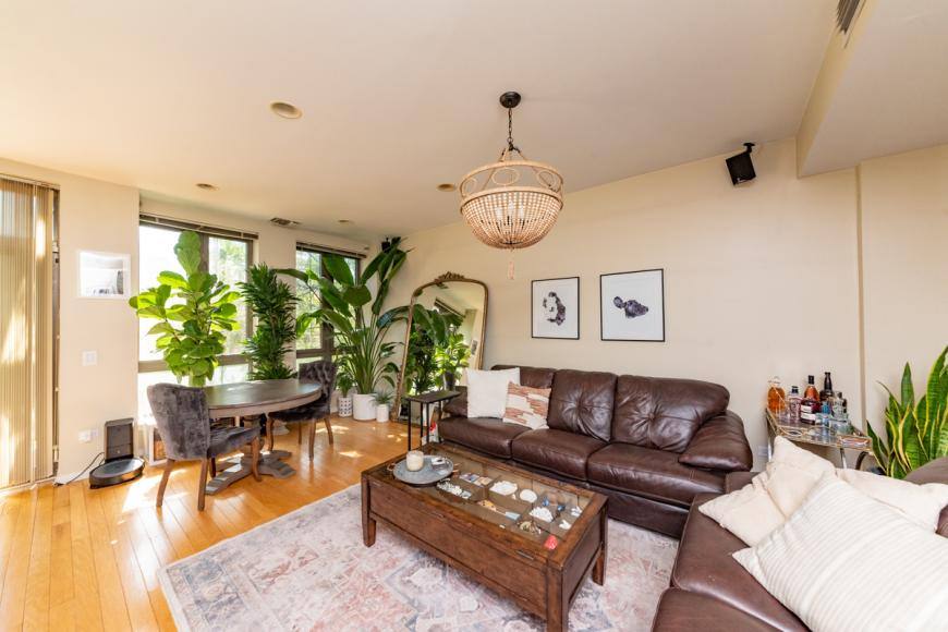 Condo for rent at 400 N Clinton #307, Chicago, IL 60654