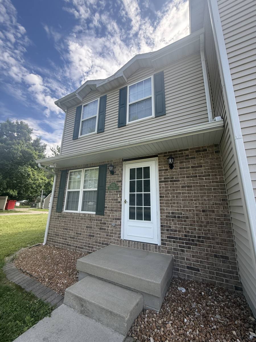 Apartment for rent at 572 James Dr #578, Charleston, IL 61920