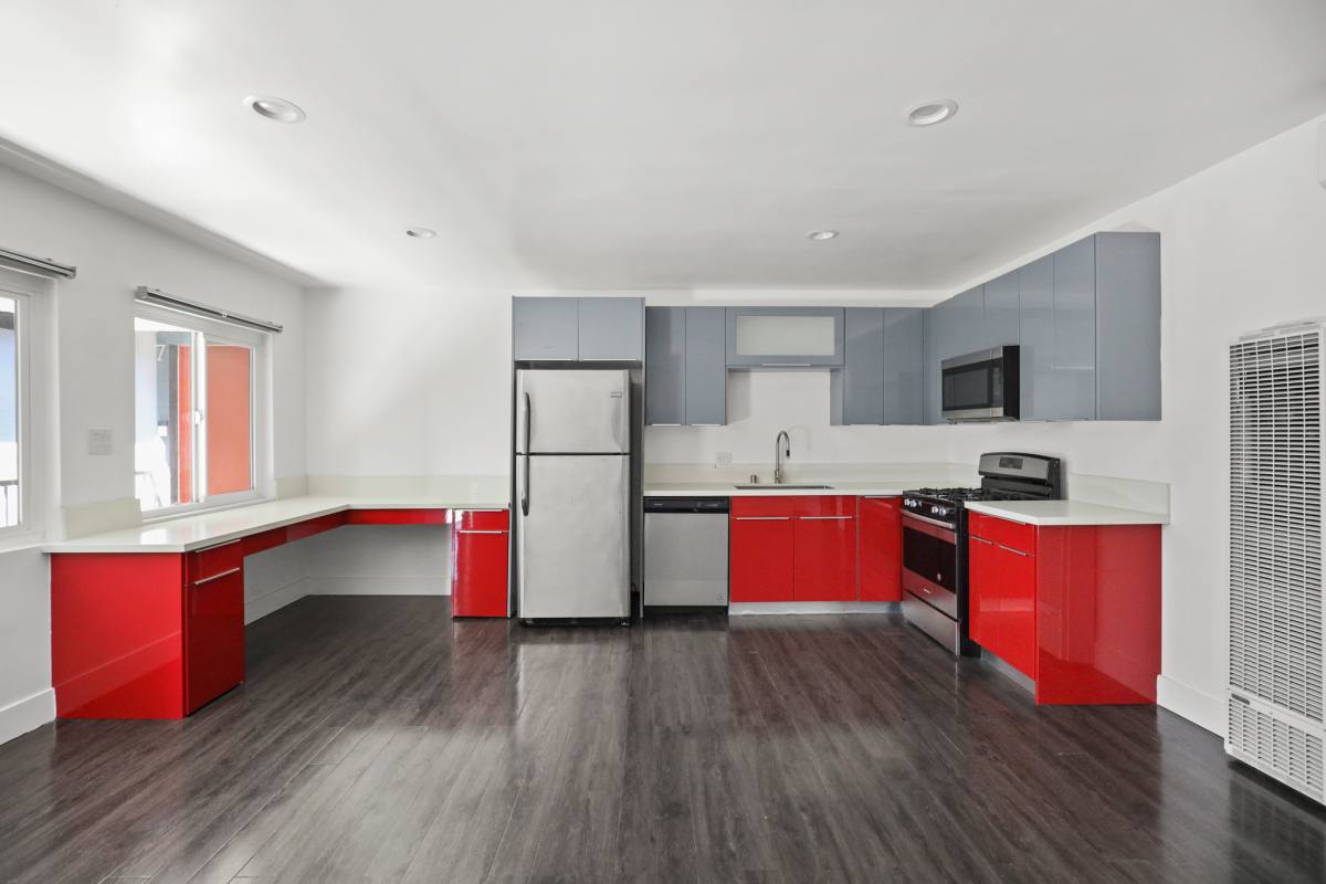 Apartment for rent at 1321 W 36th Place #3, Los Angeles, CA 90007
