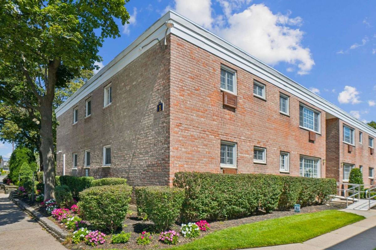 Apartment for rent at Eagle Rock at Carle Place, 401 E Jericho Turnpike, Carle Place, NY 11514