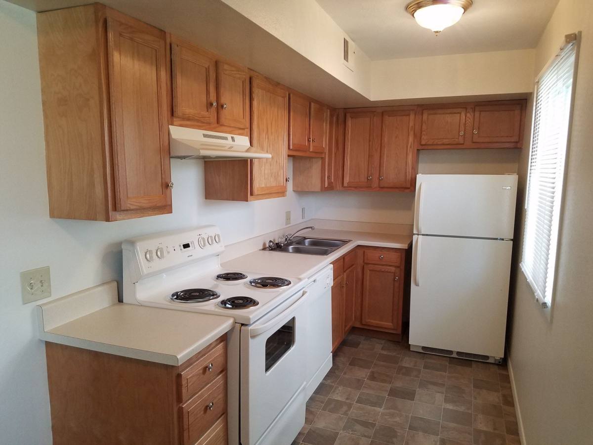Apartment for rent at Southwyck Place, 2200 Foxbourne Rd, Toledo, OH 43615