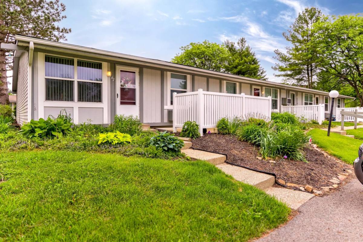 Townhouse for rent at Carriage Hill, 900 Dawn Court, Medina, OH 44256