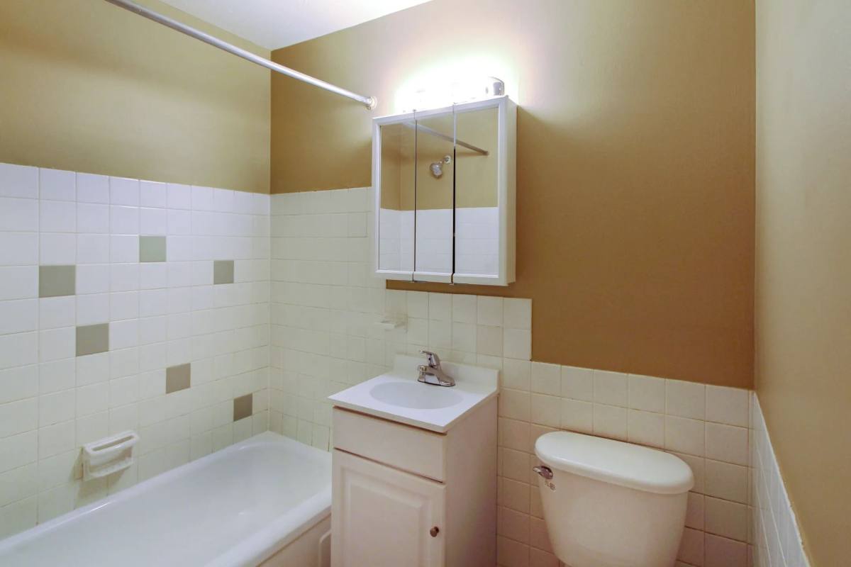 Apartment for rent at Maple Highlands, 6000 Lee Rd S, Maple Heights, OH 44137
