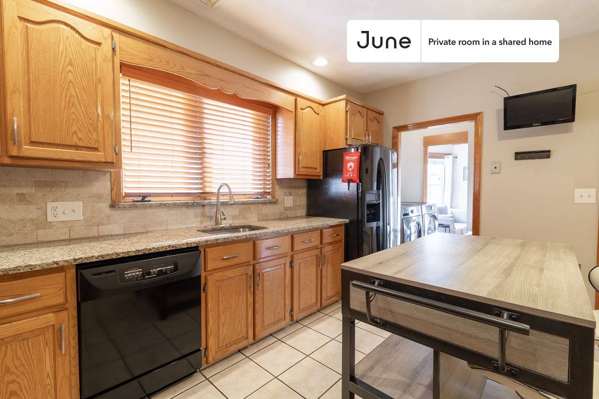 Apartment for rent at 21 Bradbury Ave, Medford, MA 02155