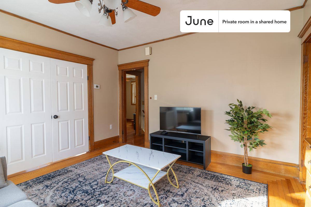 Apartment for rent at 21 Bradbury Ave, Medford, MA 02155