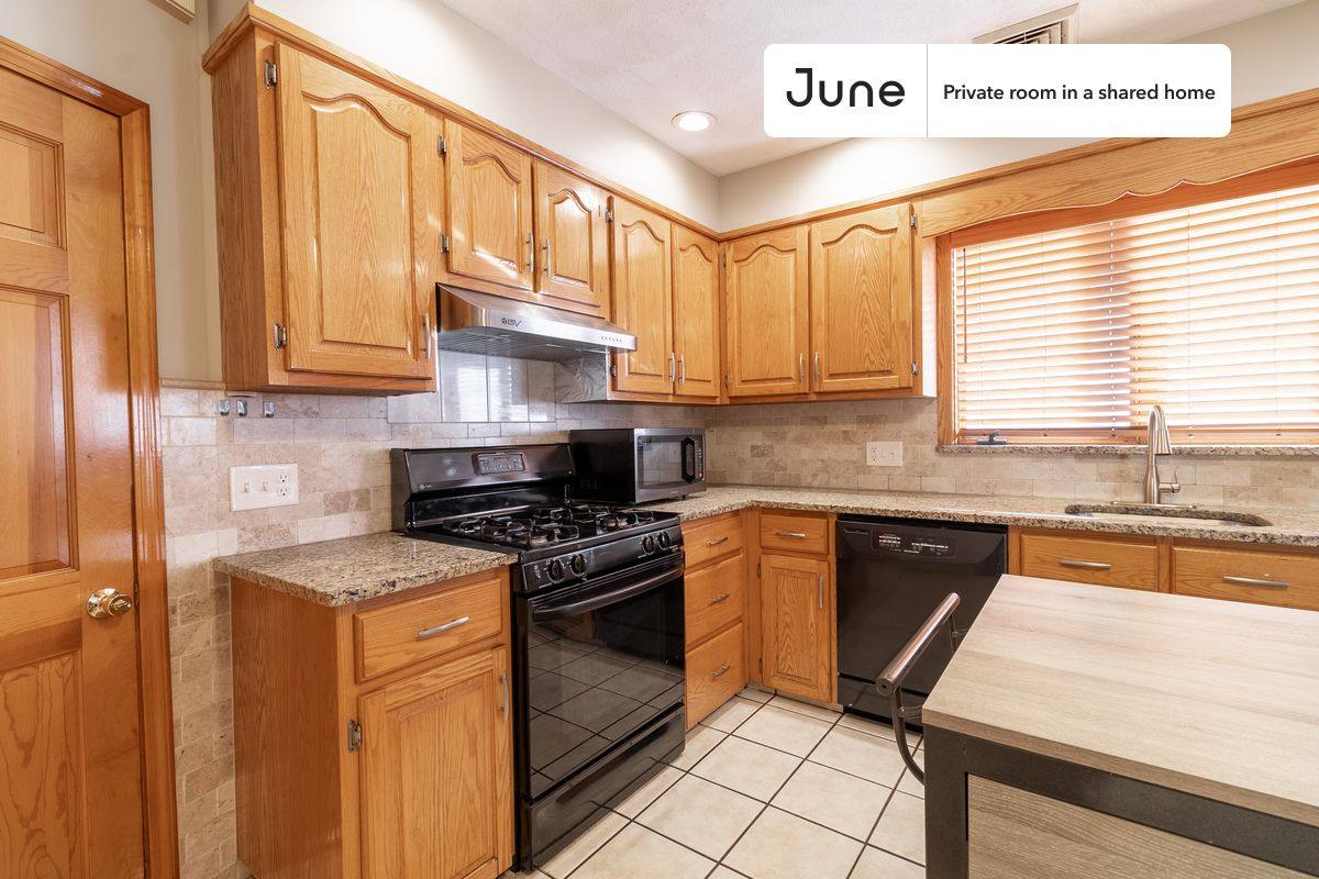 Apartment for rent at 21 Bradbury Ave, Medford, MA 02155