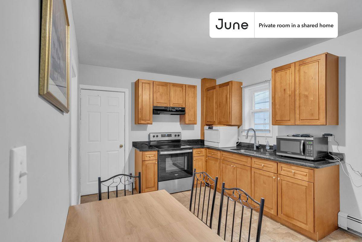 Apartment for rent at 39 Adrian St E, Somerville, MA 02143