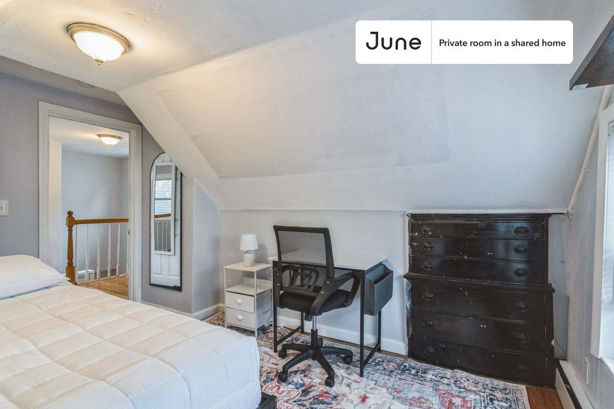 Apartment for rent at 39 Adrian St E, Somerville, MA 02143