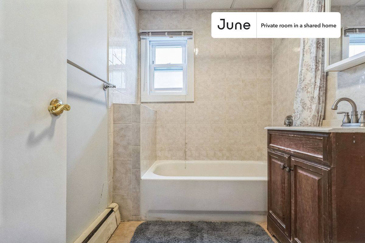 Apartment for rent at 39 Adrian St E, Somerville, MA 02143