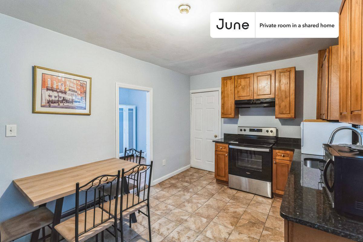 Apartment for rent at 39 Adrian St E, Somerville, MA 02143