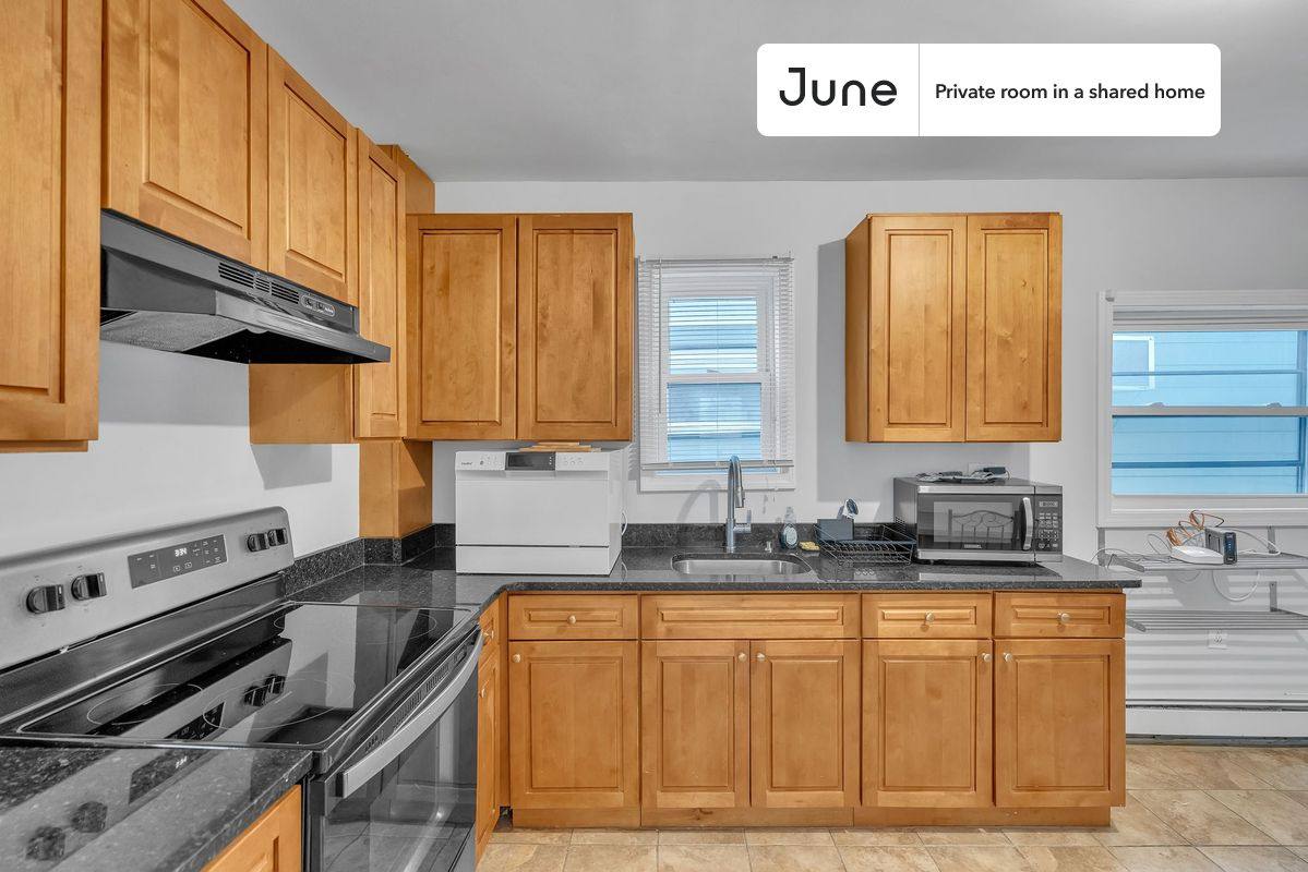 Apartment for rent at 39 Adrian St E, Somerville, MA 02143