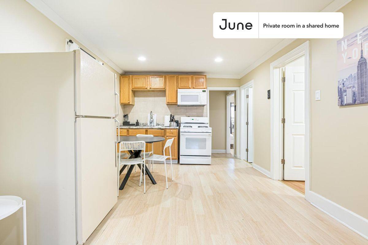 Apartment for rent at 1639 W Superior St #C, Chicago, IL 60622