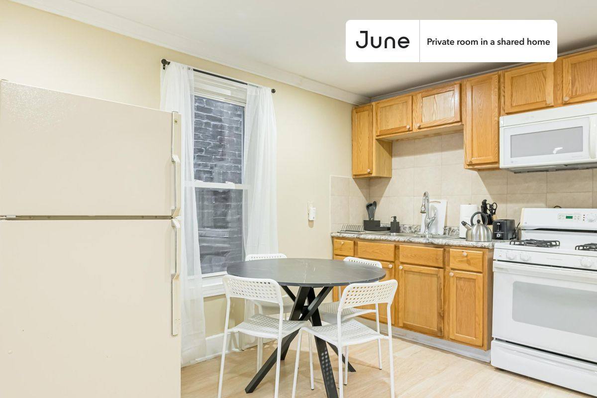 Apartment for rent at 1639 W Superior St #C, Chicago, IL 60622