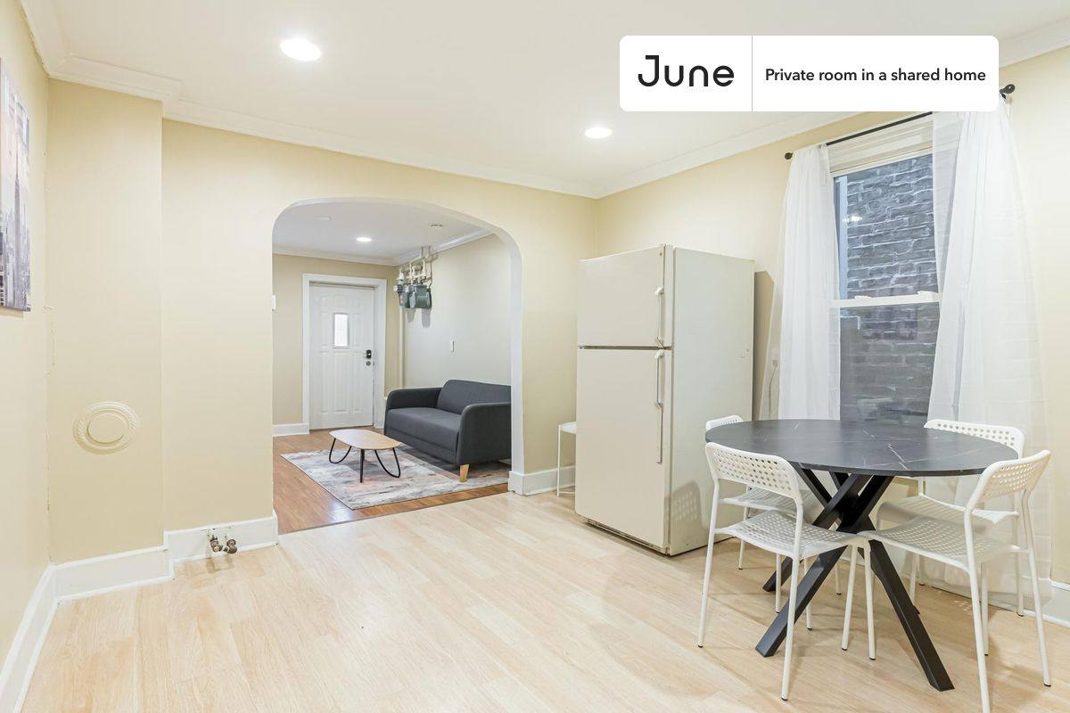 Apartment for rent at 1639 W Superior St #C, Chicago, IL 60622