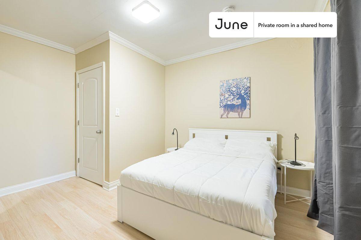 Apartment for rent at 1639 W Superior St #C, Chicago, IL 60622