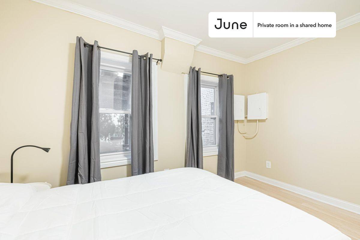 Apartment for rent at 1639 W Superior St #C, Chicago, IL 60622