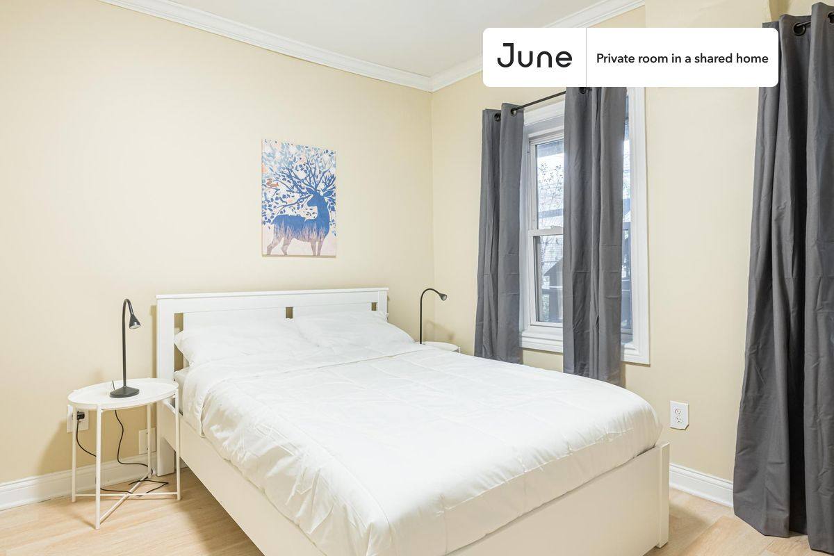 Apartment for rent at 1639 W Superior St #C, Chicago, IL 60622