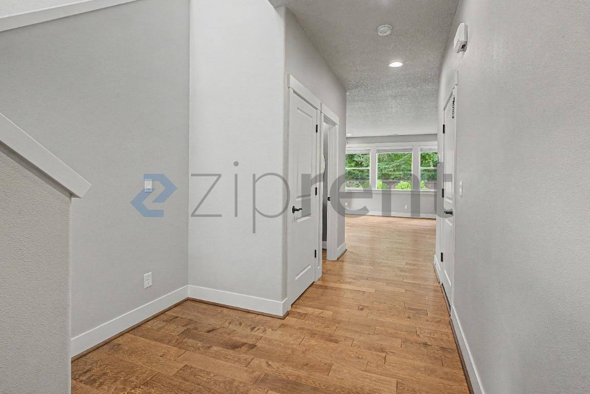 House for rent at 28623 Greenway Dr, Wilsonville, OR 97070