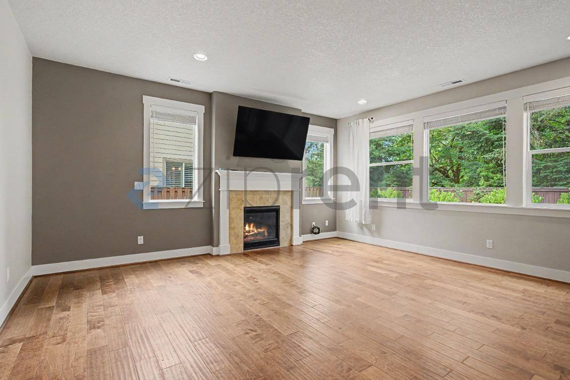 House for rent at 28623 Greenway Dr, Wilsonville, OR 97070
