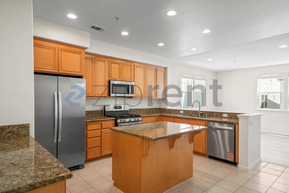 Townhouse for rent at 1611 Summer Lane, San Pablo, CA 94806